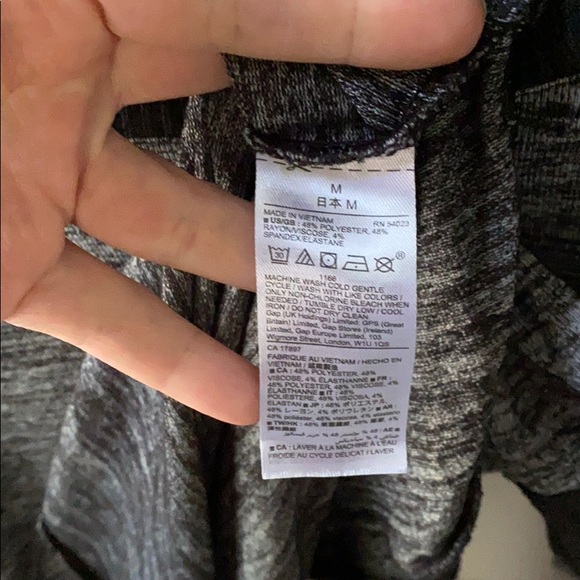 Black and Gray GAP Sweater - Picture 3 of 3